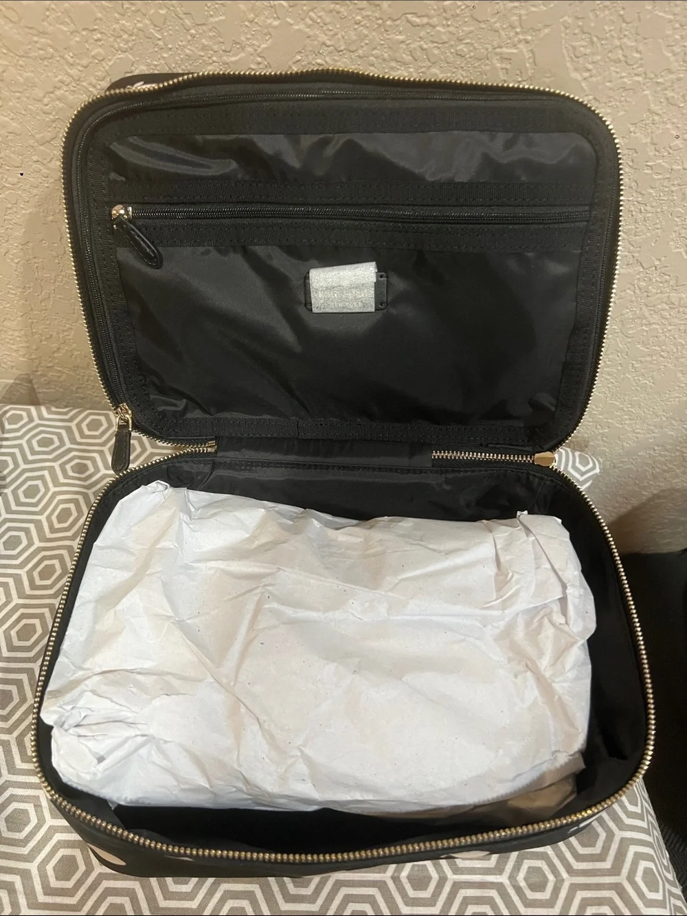 kate spade Black and Cream Apple Print Chelsea Cosmetic Case